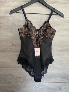 Pinsy Sculpting Lace Shapsuit NWT